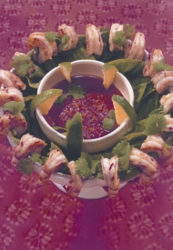 Chili og Hvitløksstekte scampi i salat med tomatvinaigrette