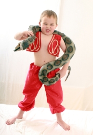 Monster under senga